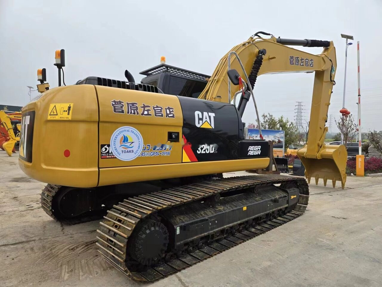 Caterpillar 320D2 - Ekskavator perayap: gambar 2 Caterpillar 320D2 - Ekskavator perayap: gambar 2