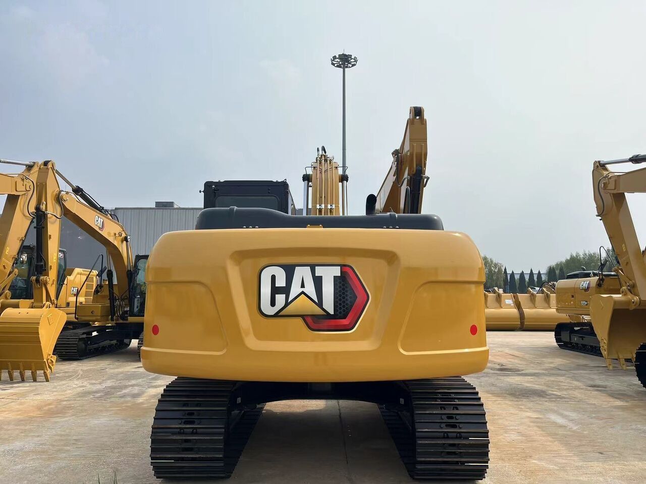 Caterpillar 320GX - Ekskavator perayap: gambar 5 Caterpillar 320GX - Ekskavator perayap: gambar 5