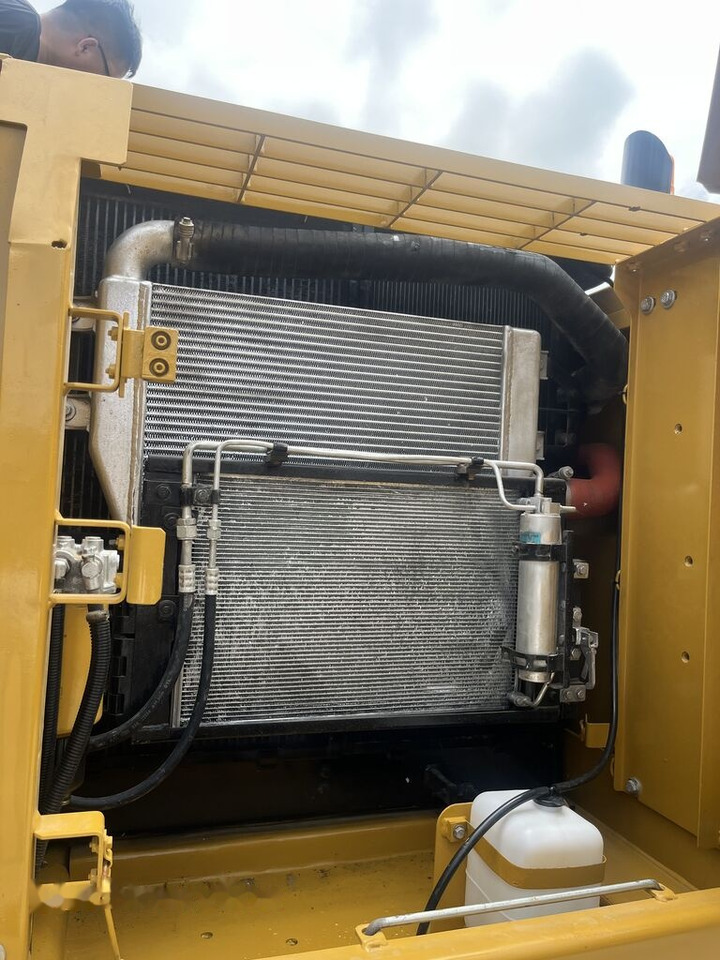 Caterpillar 323D2L - Ekskavator perayap: gambar 3 Caterpillar 323D2L - Ekskavator perayap: gambar 3