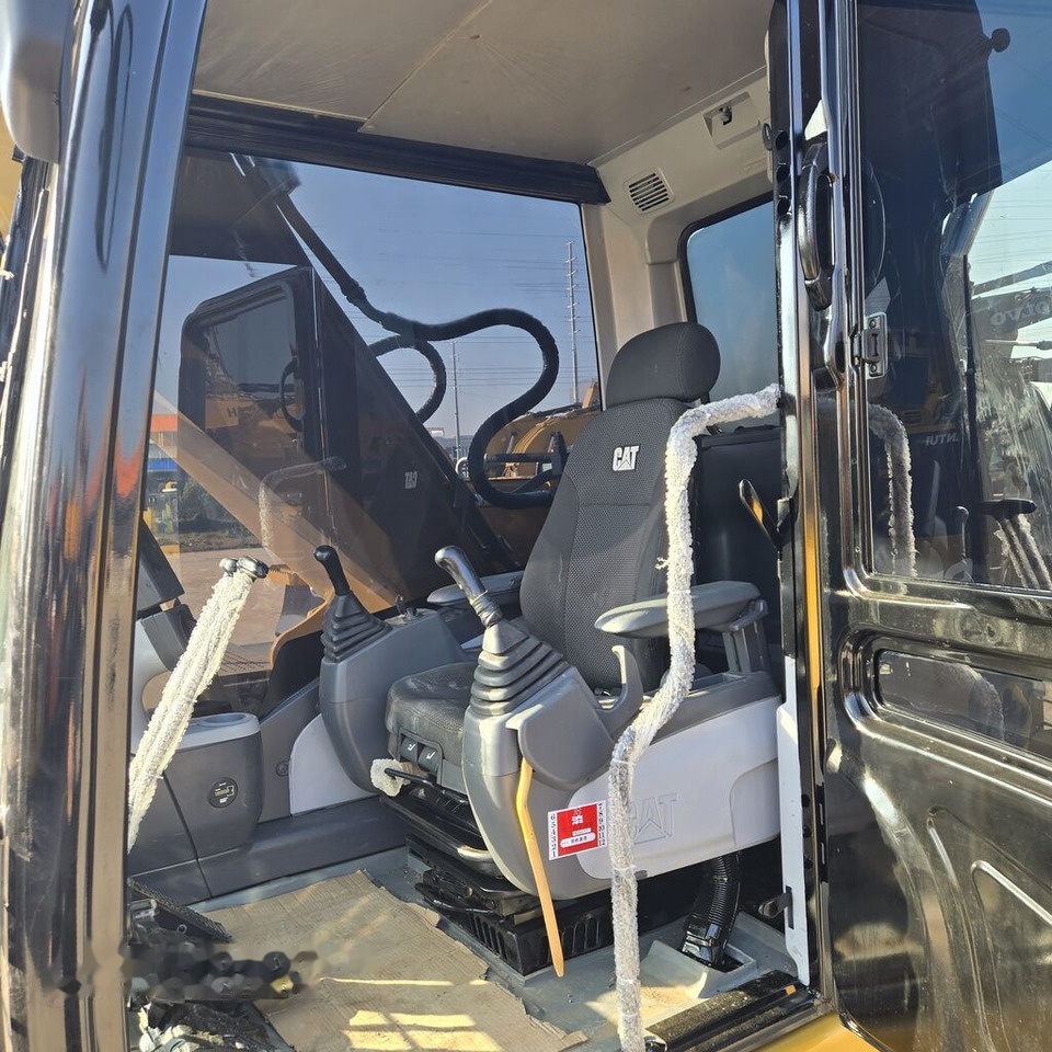 Caterpillar 323DL - Ekskavator perayap: gambar 4 Caterpillar 323DL - Ekskavator perayap: gambar 4