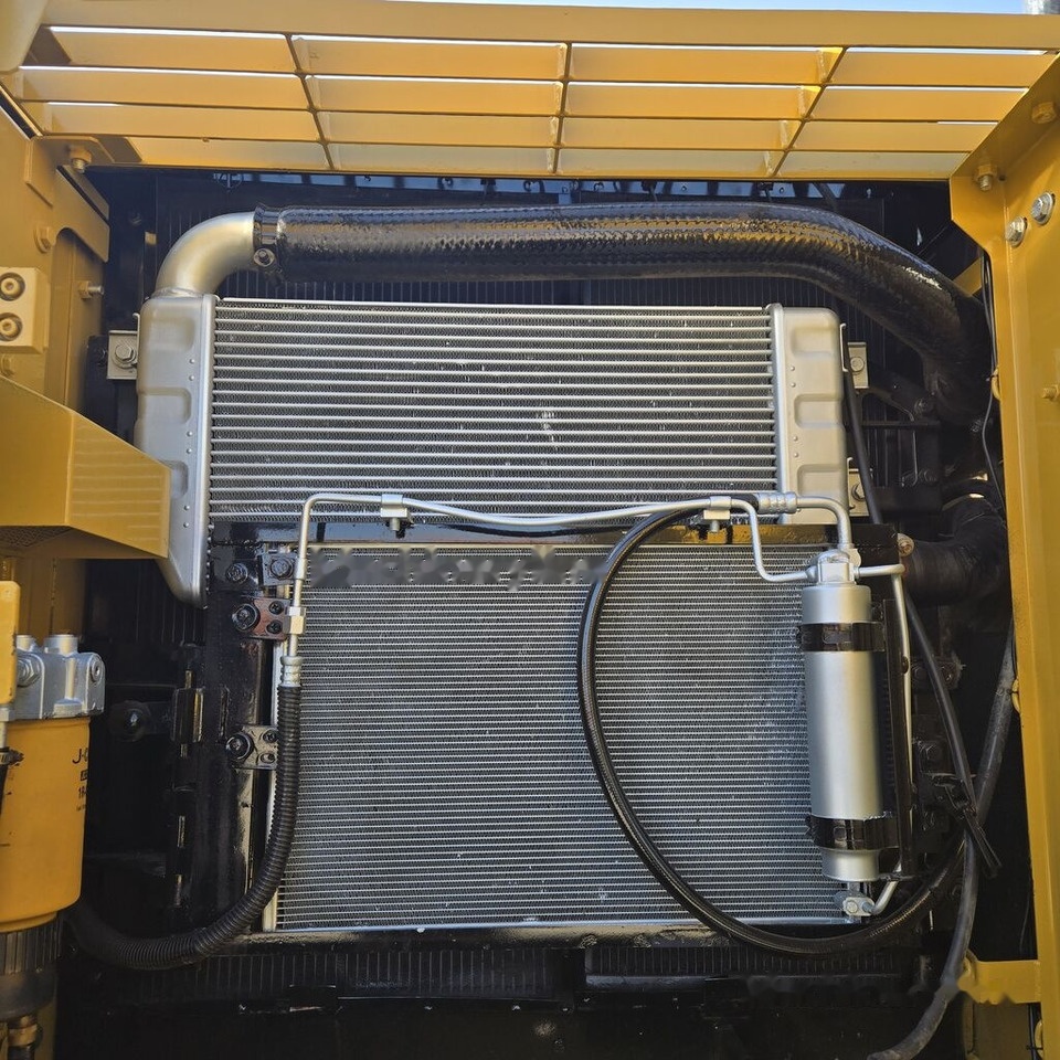 Caterpillar 323DL - Ekskavator perayap: gambar 2 Caterpillar 323DL - Ekskavator perayap: gambar 2
