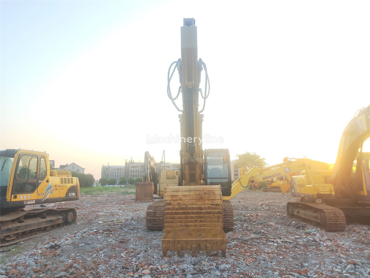 Caterpillar 325C - Ekskavator perayap: gambar 5 Caterpillar 325C - Ekskavator perayap: gambar 5