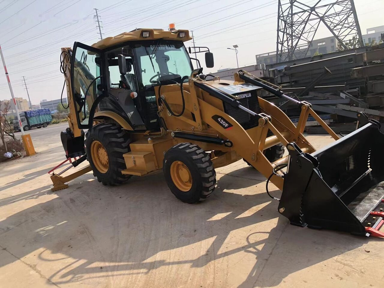 Backhoe loader Caterpillar 420F: gambar 13