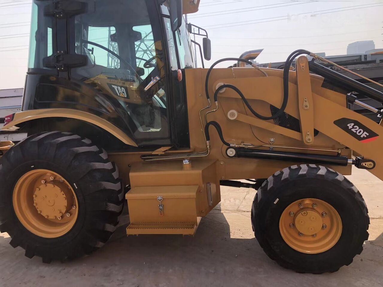 Backhoe loader Caterpillar 420F: gambar 12