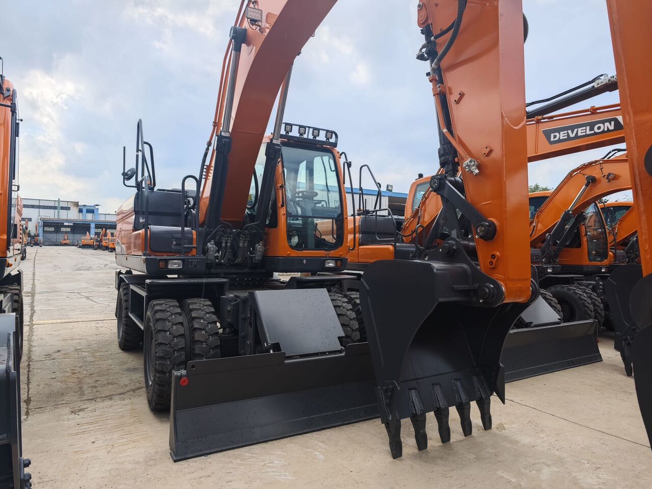 DEVELON DX210W-7B - Ekskavator roda: gambar 4 DEVELON DX210W-7B - Ekskavator roda: gambar 4