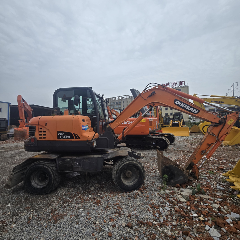 DOOSAN DX60W - Ekskavator roda: gambar 1 DOOSAN DX60W - Ekskavator roda: gambar 1