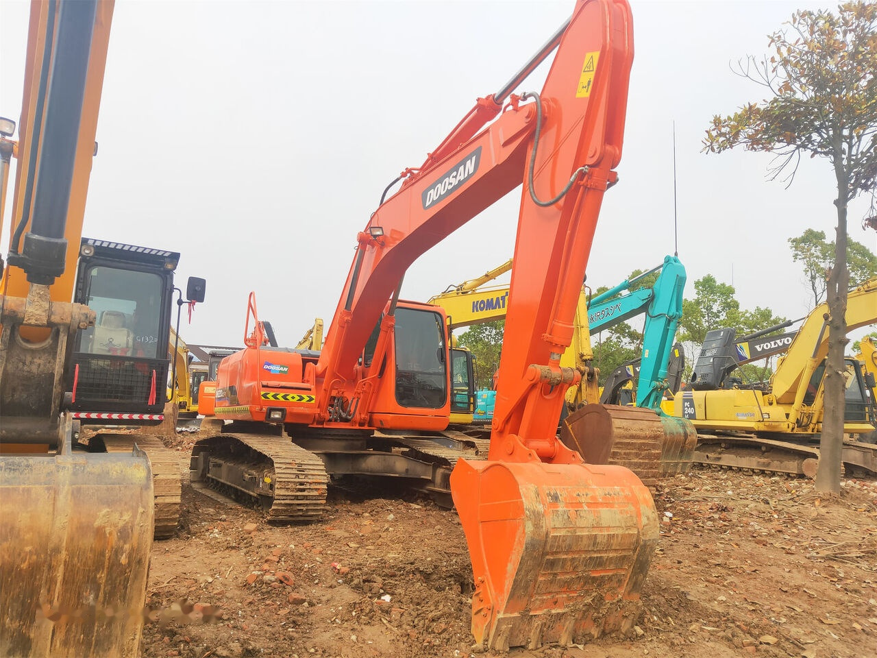 Doosan DH220LC-7 - Ekskavator perayap: gambar 2 Doosan DH220LC-7 - Ekskavator perayap: gambar 2