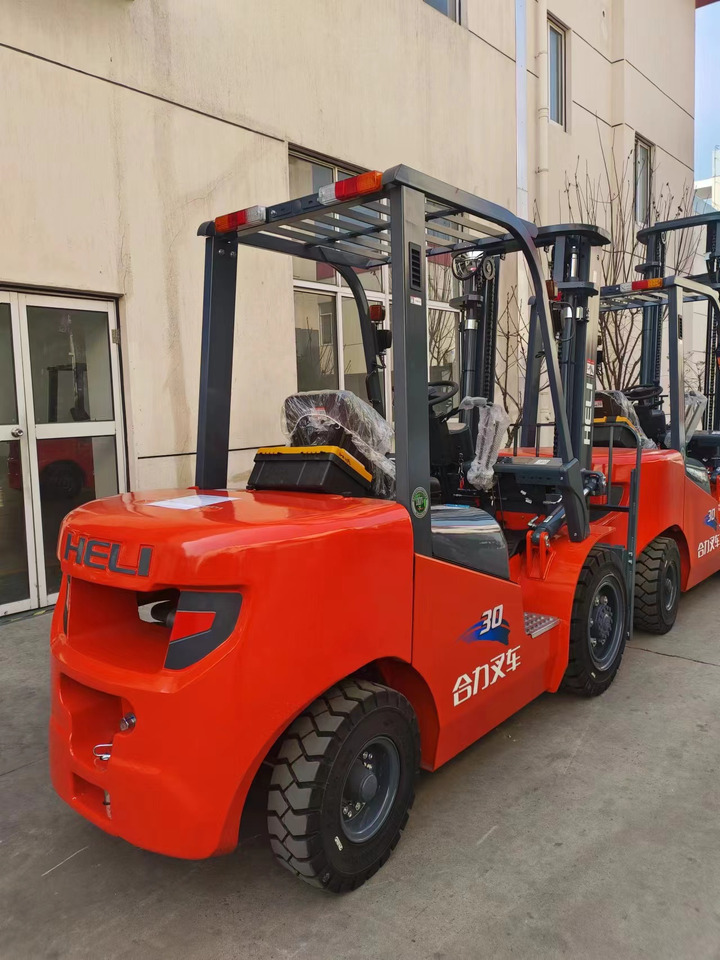 HELI FD30 - Forklift diesel: gambar 1 HELI FD30 - Forklift diesel: gambar 1