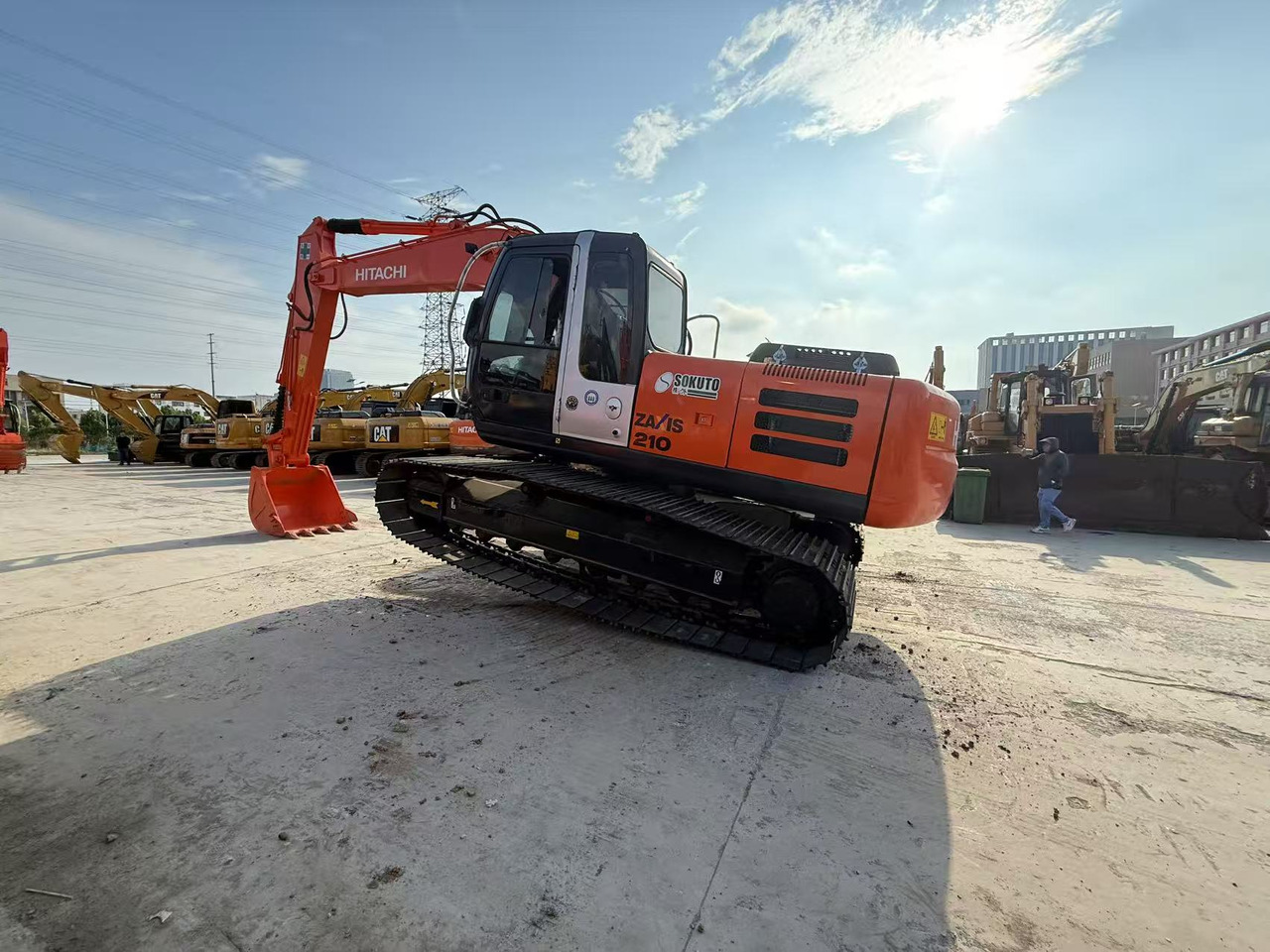 HITACHI ZX210 - Ekskavator perayap: gambar 3 HITACHI ZX210 - Ekskavator perayap: gambar 3