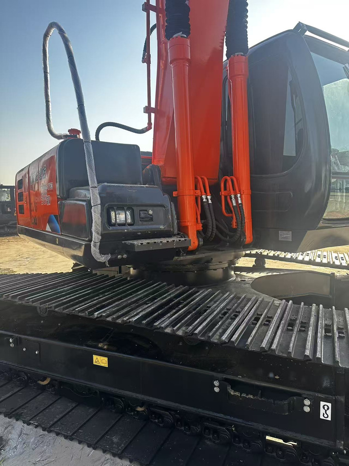 HITACHI ZX210 - Ekskavator: gambar 4 HITACHI ZX210 - Ekskavator: gambar 4