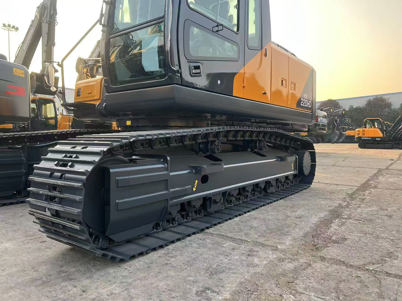 HYUNDAI HX220HD - Ekskavator perayap: gambar 5 HYUNDAI HX220HD - Ekskavator perayap: gambar 5