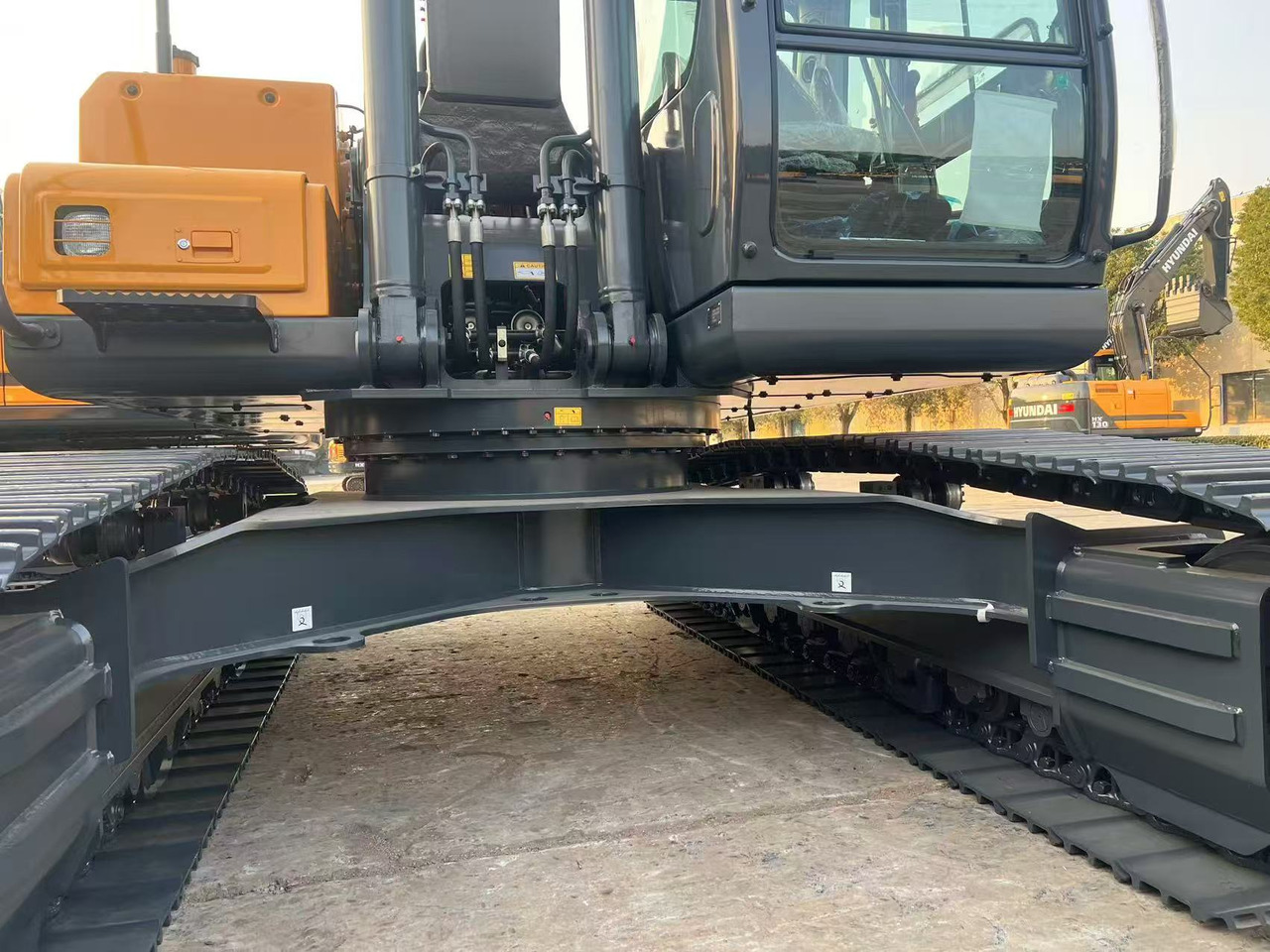HYUNDAI HX220HD - Ekskavator perayap: gambar 4 HYUNDAI HX220HD - Ekskavator perayap: gambar 4