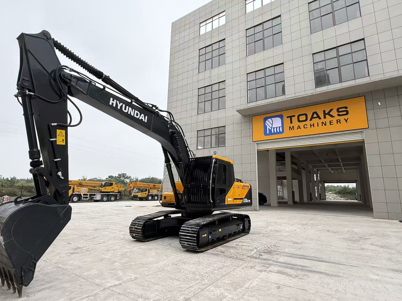 HYUNDAI R220LC-9S - Ekskavator perayap: gambar 2 HYUNDAI R220LC-9S - Ekskavator perayap: gambar 2