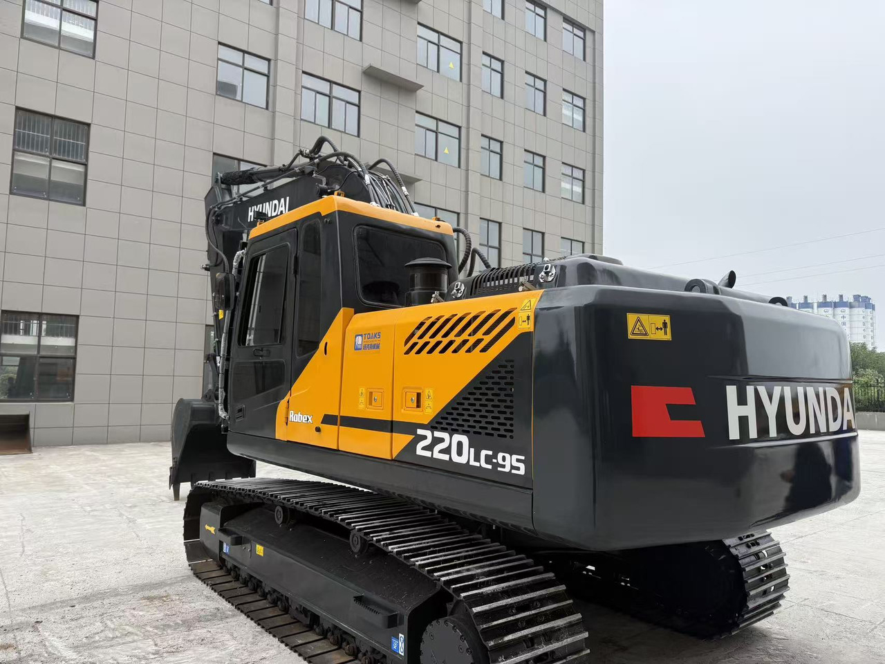 HYUNDAI R220LC-9S - Ekskavator perayap: gambar 5 HYUNDAI R220LC-9S - Ekskavator perayap: gambar 5