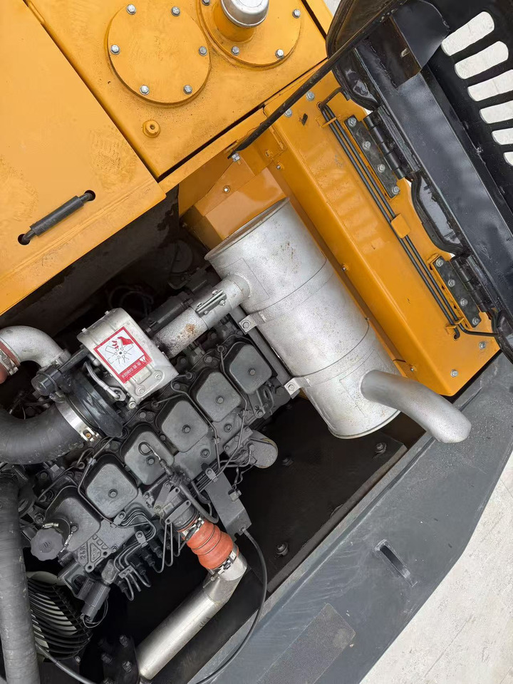 HYUNDAI R220LC-9S - Ekskavator perayap: gambar 3 HYUNDAI R220LC-9S - Ekskavator perayap: gambar 3