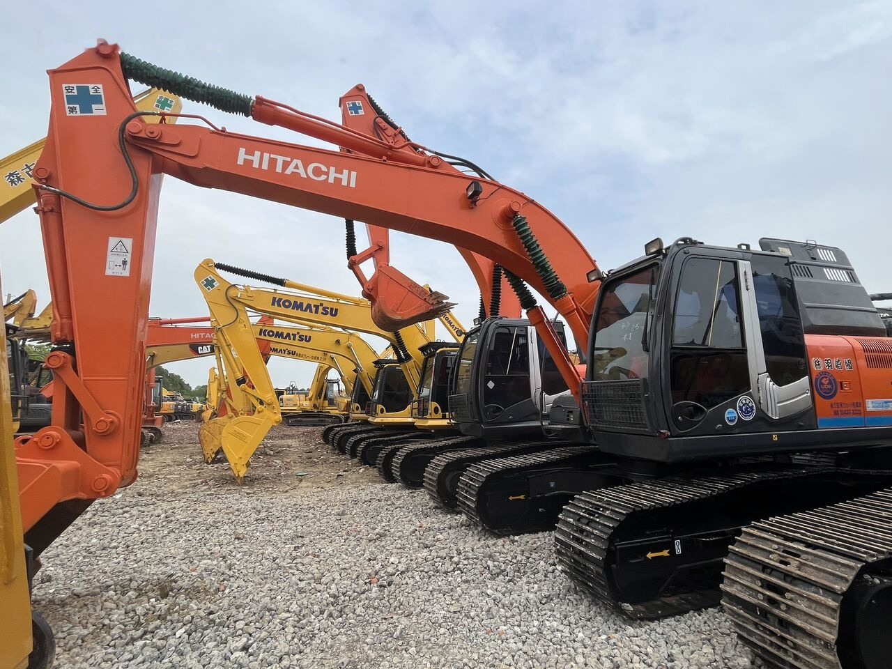Hitachi ZX200 - Ekskavator perayap: gambar 5 Hitachi ZX200 - Ekskavator perayap: gambar 5