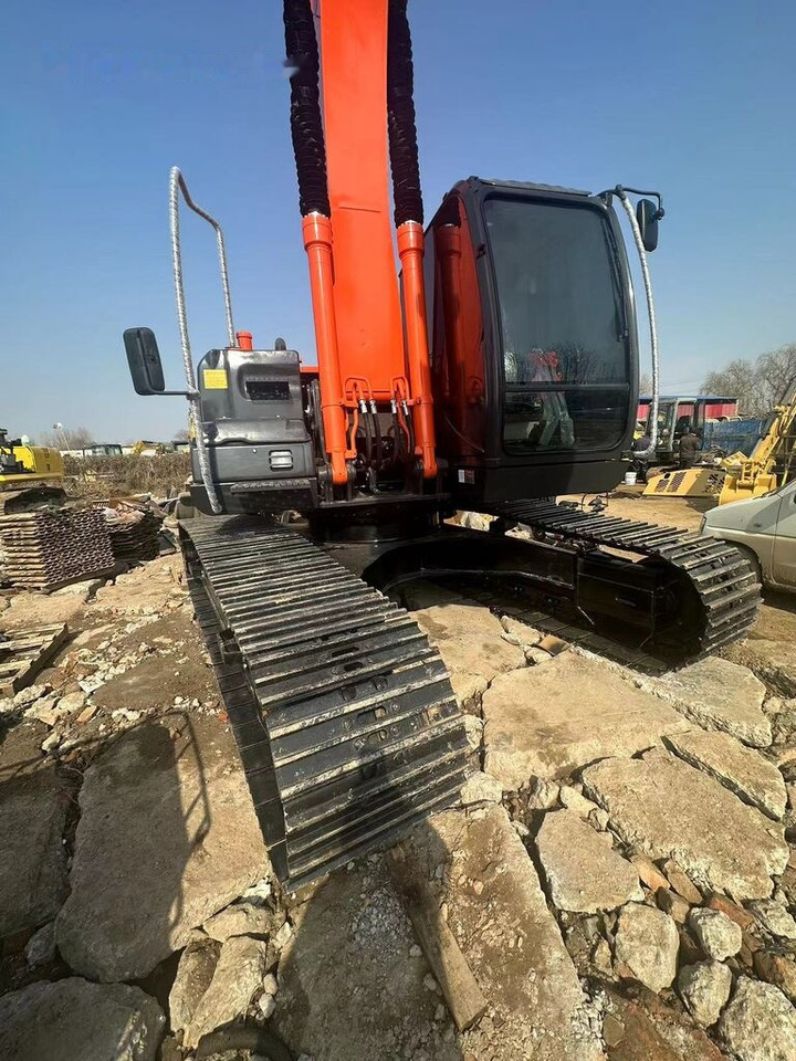 Hitachi ZX200 - Ekskavator perayap: gambar 1 Hitachi ZX200 - Ekskavator perayap: gambar 1