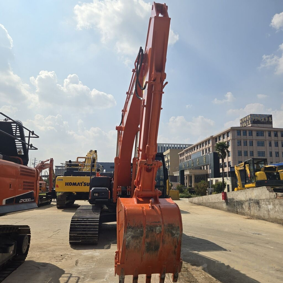 Hitachi ZX210 - Ekskavator perayap: gambar 1 Hitachi ZX210 - Ekskavator perayap: gambar 1