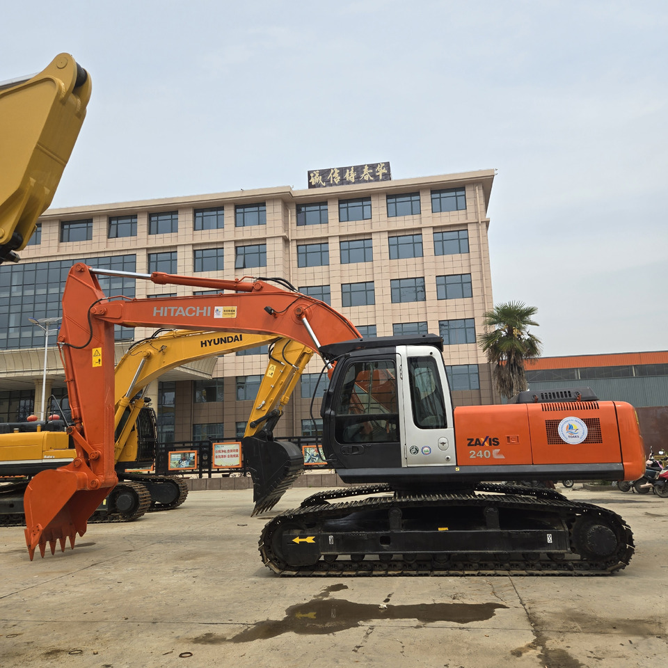 Hitachi ZX240 - Ekskavator perayap: gambar 1 Hitachi ZX240 - Ekskavator perayap: gambar 1