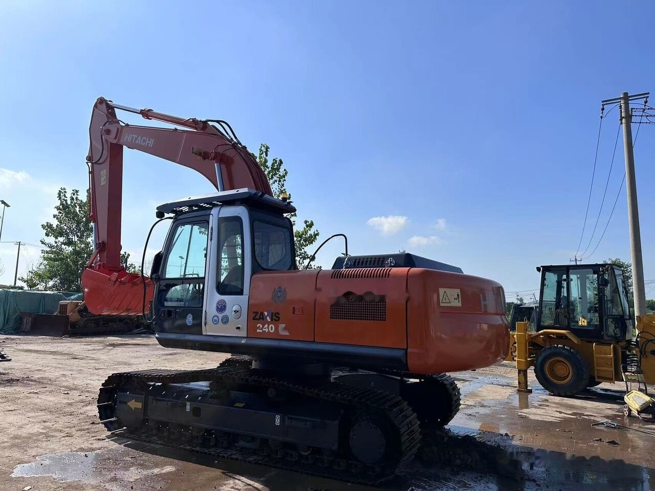 Hitachi ZX240 - Ekskavator perayap: gambar 2 Hitachi ZX240 - Ekskavator perayap: gambar 2