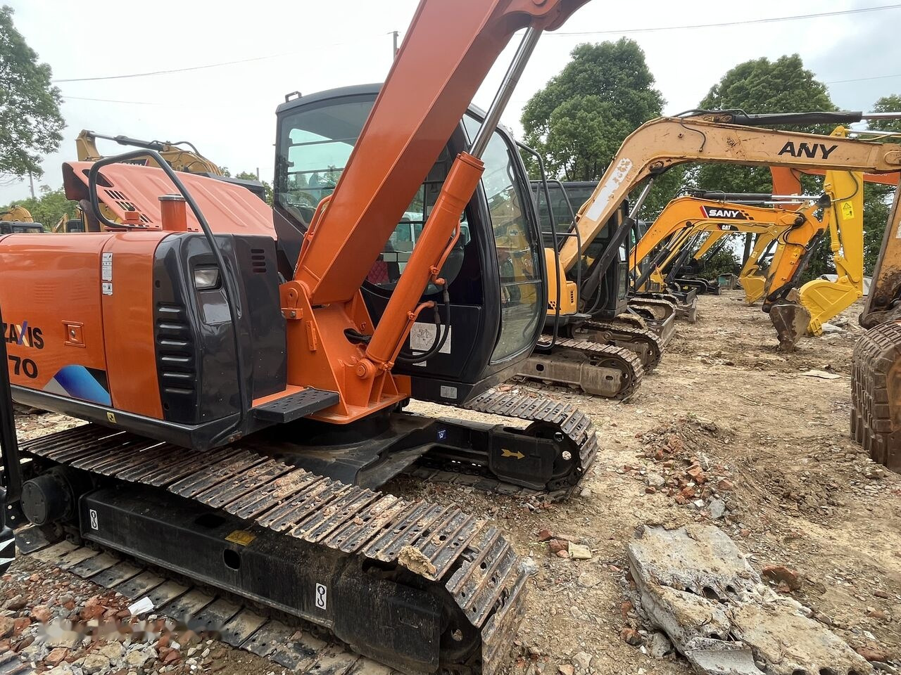 Hitachi ZX70 - Ekskavator mini: gambar 2 Hitachi ZX70 - Ekskavator mini: gambar 2