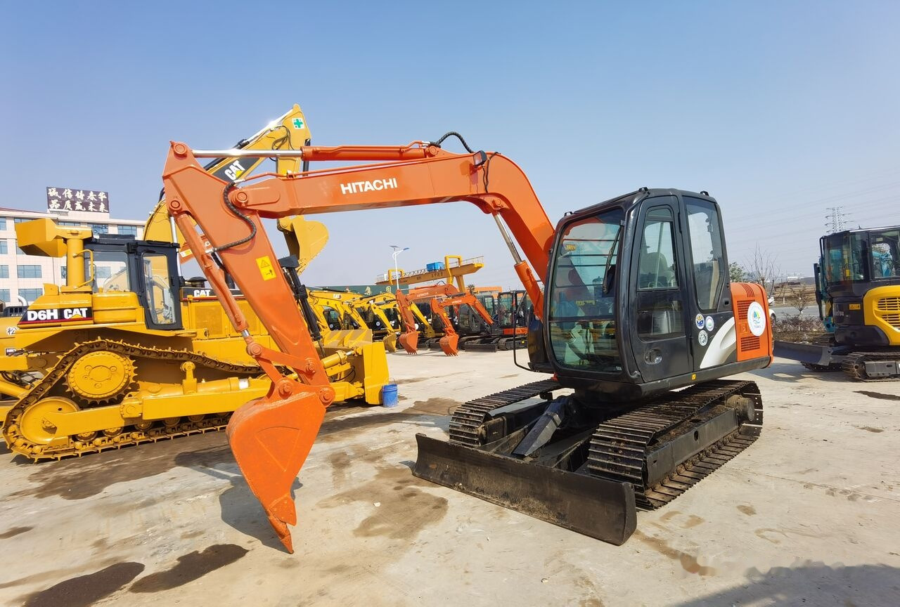 Hitachi ZX70 - Ekskavator mini: gambar 2 Hitachi ZX70 - Ekskavator mini: gambar 2