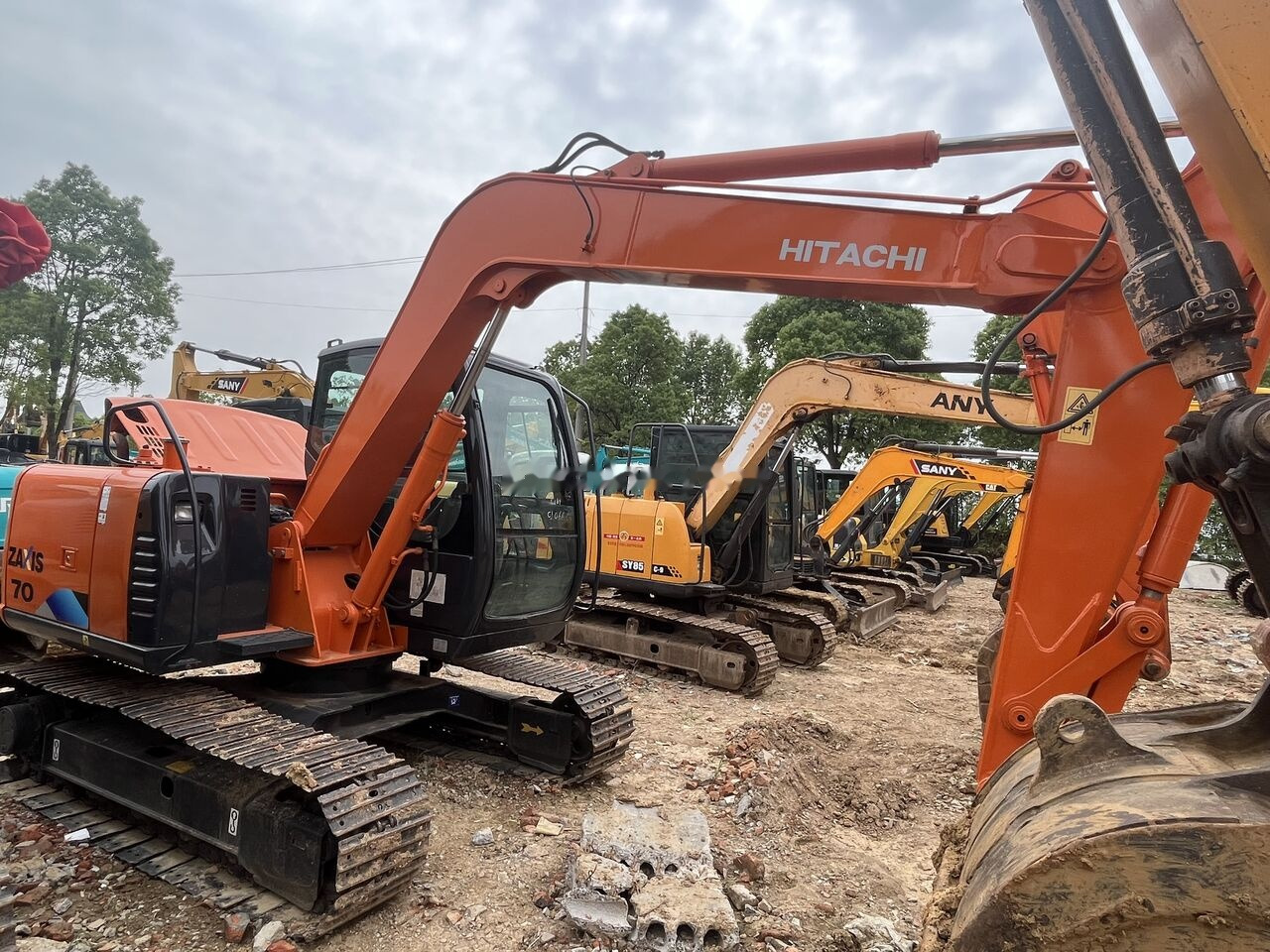 Hitachi ZX70 - Ekskavator mini: gambar 1 Hitachi ZX70 - Ekskavator mini: gambar 1