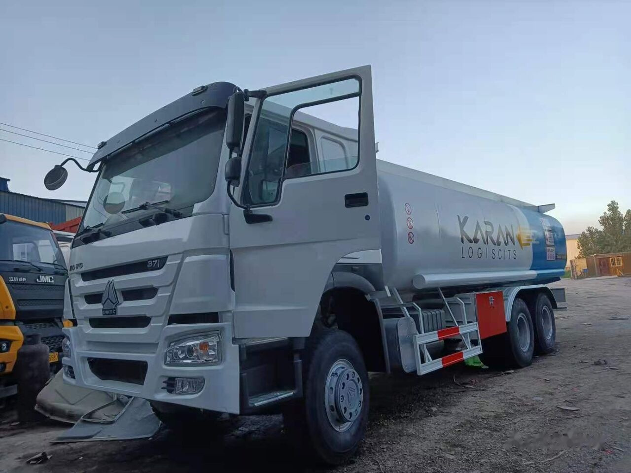 Howo - Truk tangki: gambar 1 Howo - Truk tangki: gambar 1
