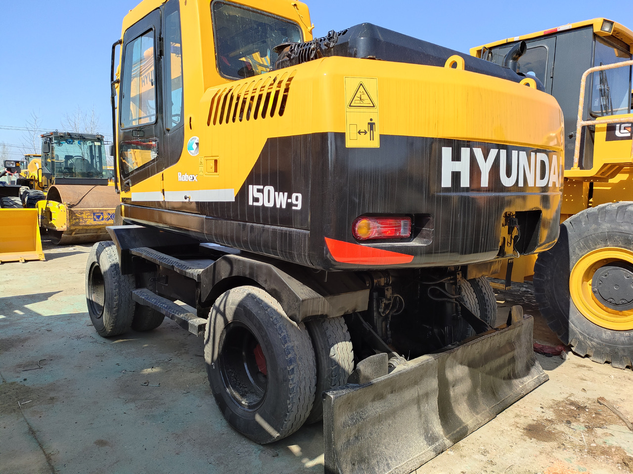 Hyundai R150W-9 - Ekskavator roda: gambar 2 Hyundai R150W-9 - Ekskavator roda: gambar 2