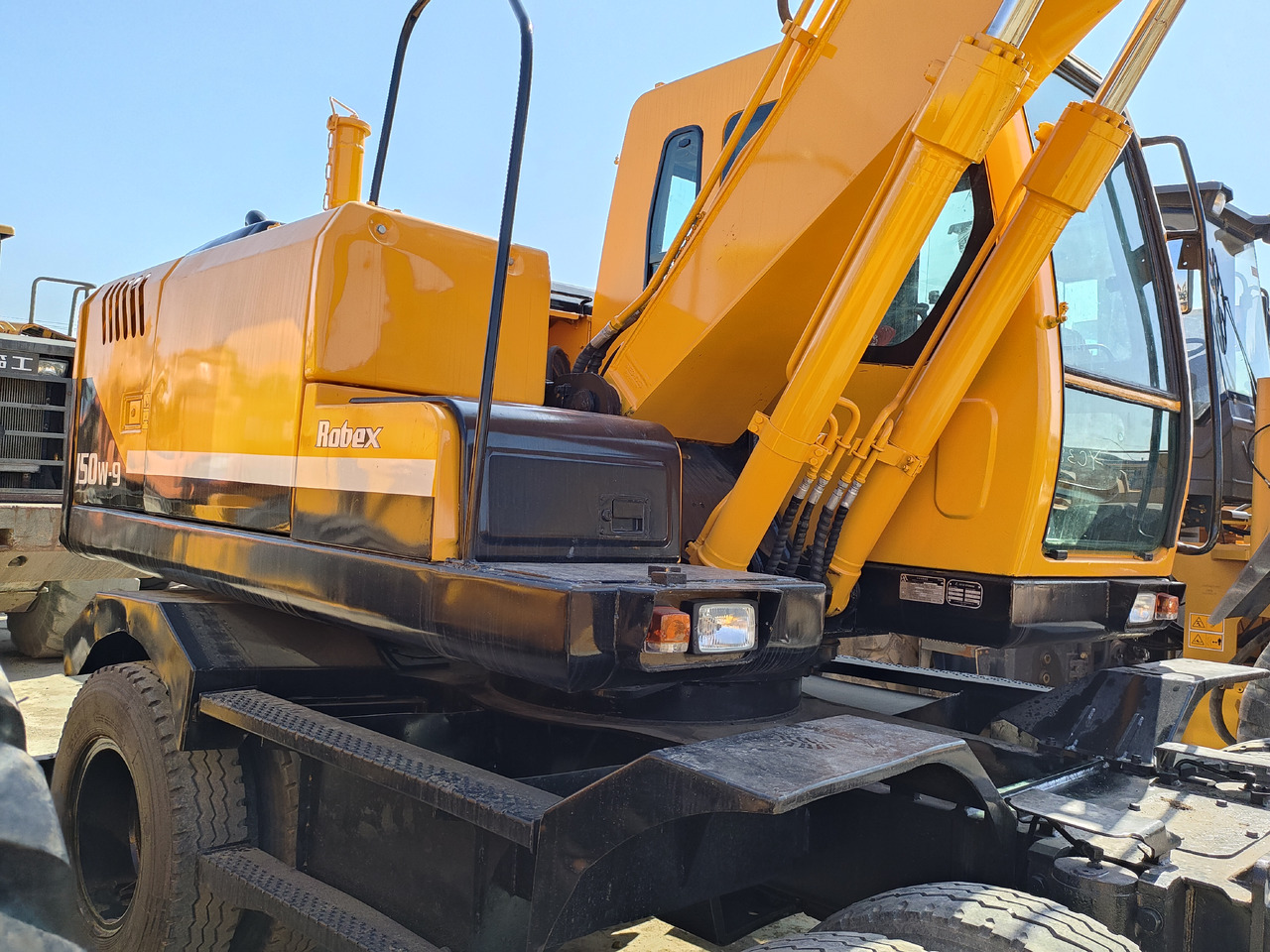 Hyundai R150W-9 - Ekskavator roda: gambar 4 Hyundai R150W-9 - Ekskavator roda: gambar 4