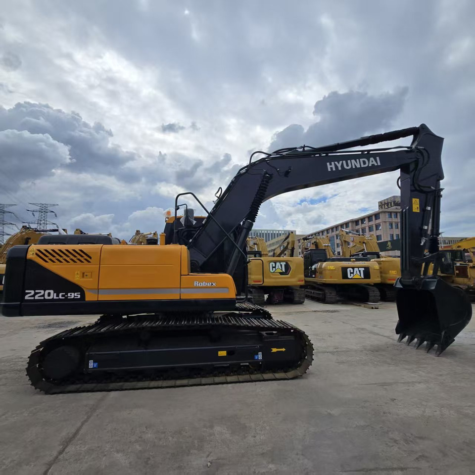 Hyundai R220LC-9S - Ekskavator perayap: gambar 2 Hyundai R220LC-9S - Ekskavator perayap: gambar 2