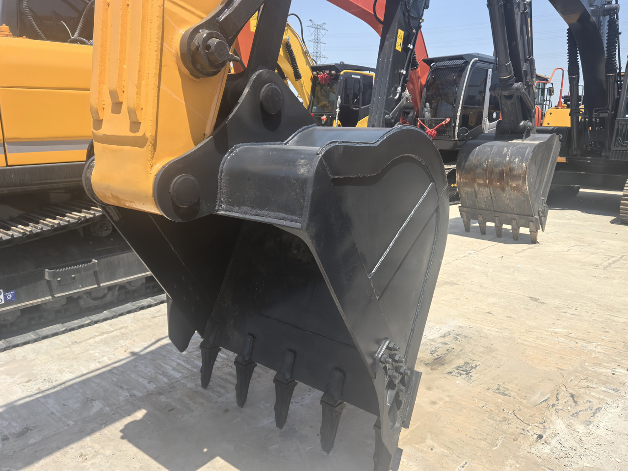 Hyundai R305LC-9T - Ekskavator perayap: gambar 4 Hyundai R305LC-9T - Ekskavator perayap: gambar 4