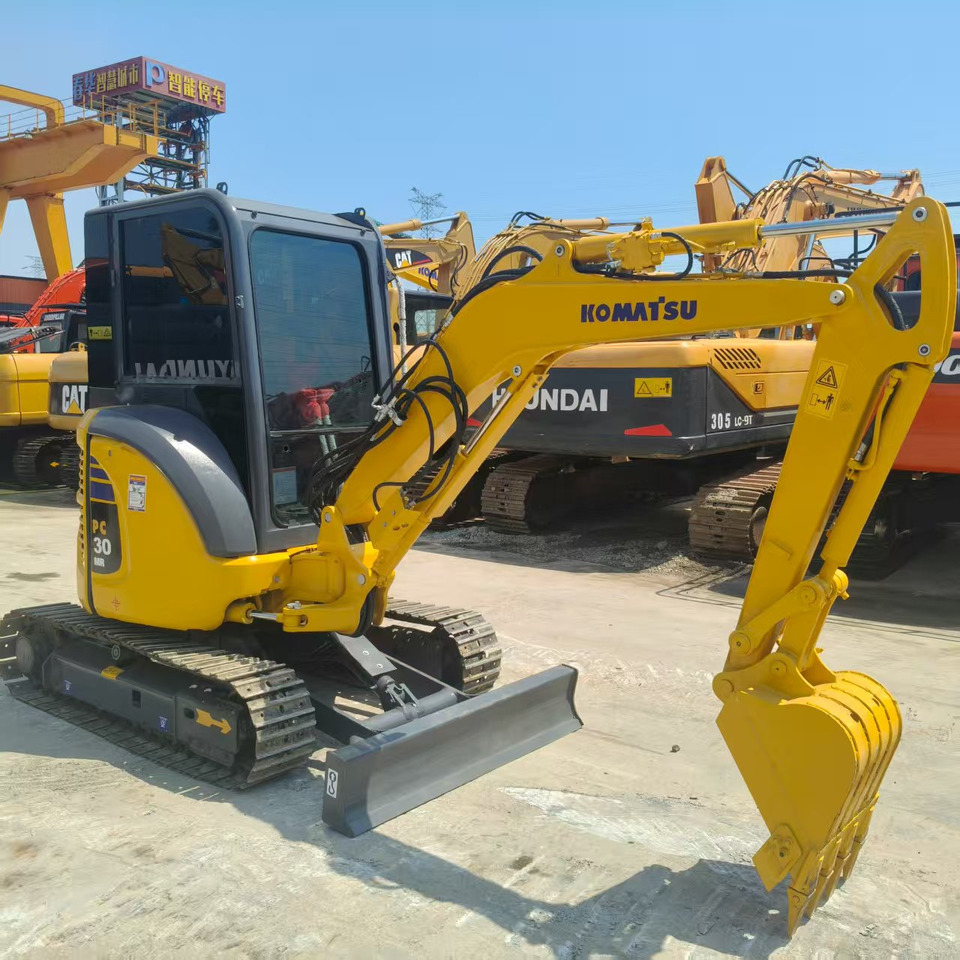 KOMATSU PC30 - Ekskavator mini: gambar 1 KOMATSU PC30 - Ekskavator mini: gambar 1
