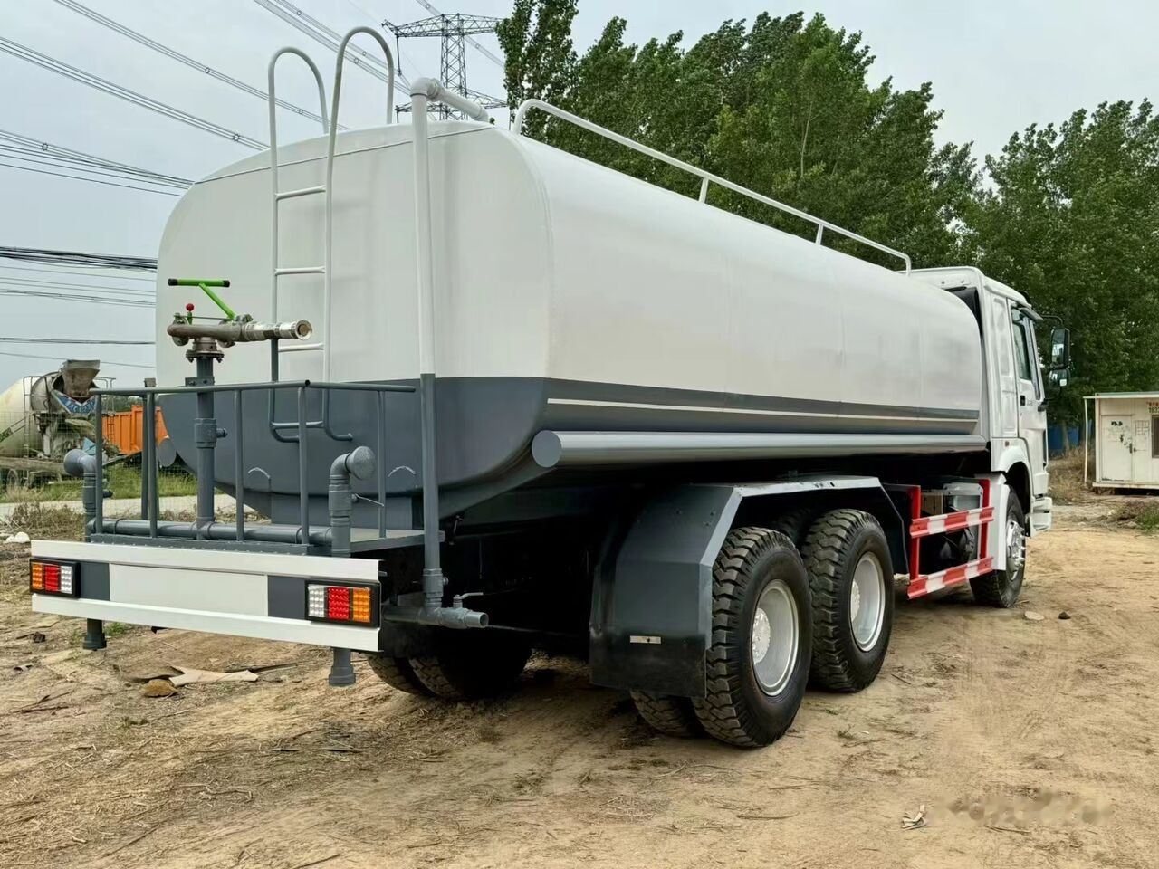 Sinotruk Howo 6*4 20cm³ - Kendaraan Kota/ Khusus: gambar 5 Sinotruk Howo 6*4 20cm³ - Kendaraan Kota/ Khusus: gambar 5