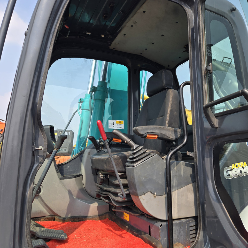 Ekskavator perayap Kobelco SK130-8: gambar 9