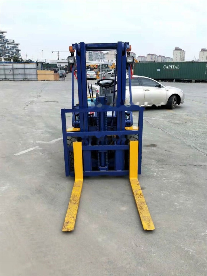Komatsu FD30 - Forklift diesel: gambar 1 Komatsu FD30 - Forklift diesel: gambar 1