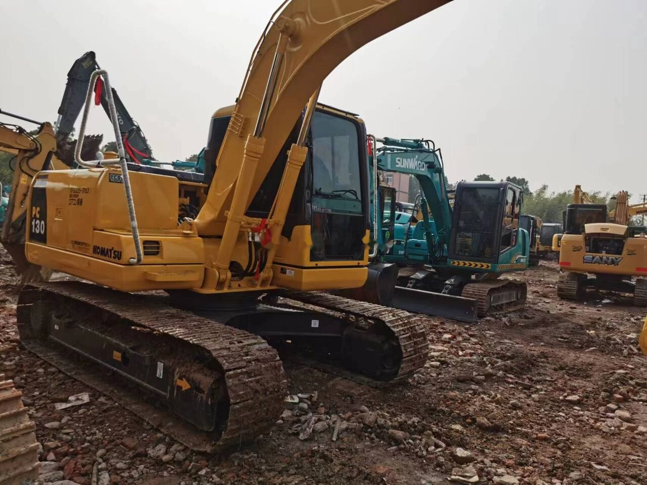 Komatsu PC130 - Ekskavator perayap: gambar 2 Komatsu PC130 - Ekskavator perayap: gambar 2