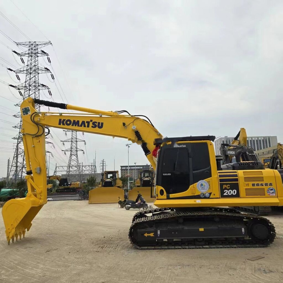 Komatsu PC200-8 - Ekskavator perayap: gambar 3 Komatsu PC200-8 - Ekskavator perayap: gambar 3