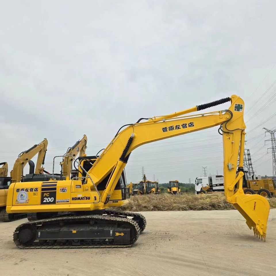 Komatsu PC200-8 - Ekskavator perayap: gambar 1 Komatsu PC200-8 - Ekskavator perayap: gambar 1