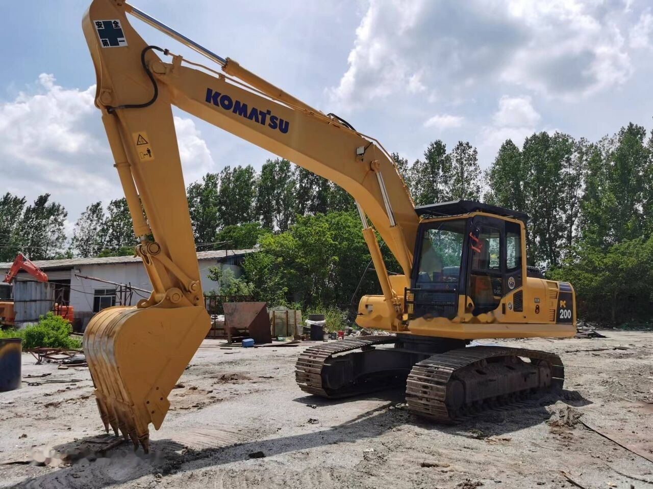 Komatsu PC200 - Ekskavator perayap: gambar 1 Komatsu PC200 - Ekskavator perayap: gambar 1