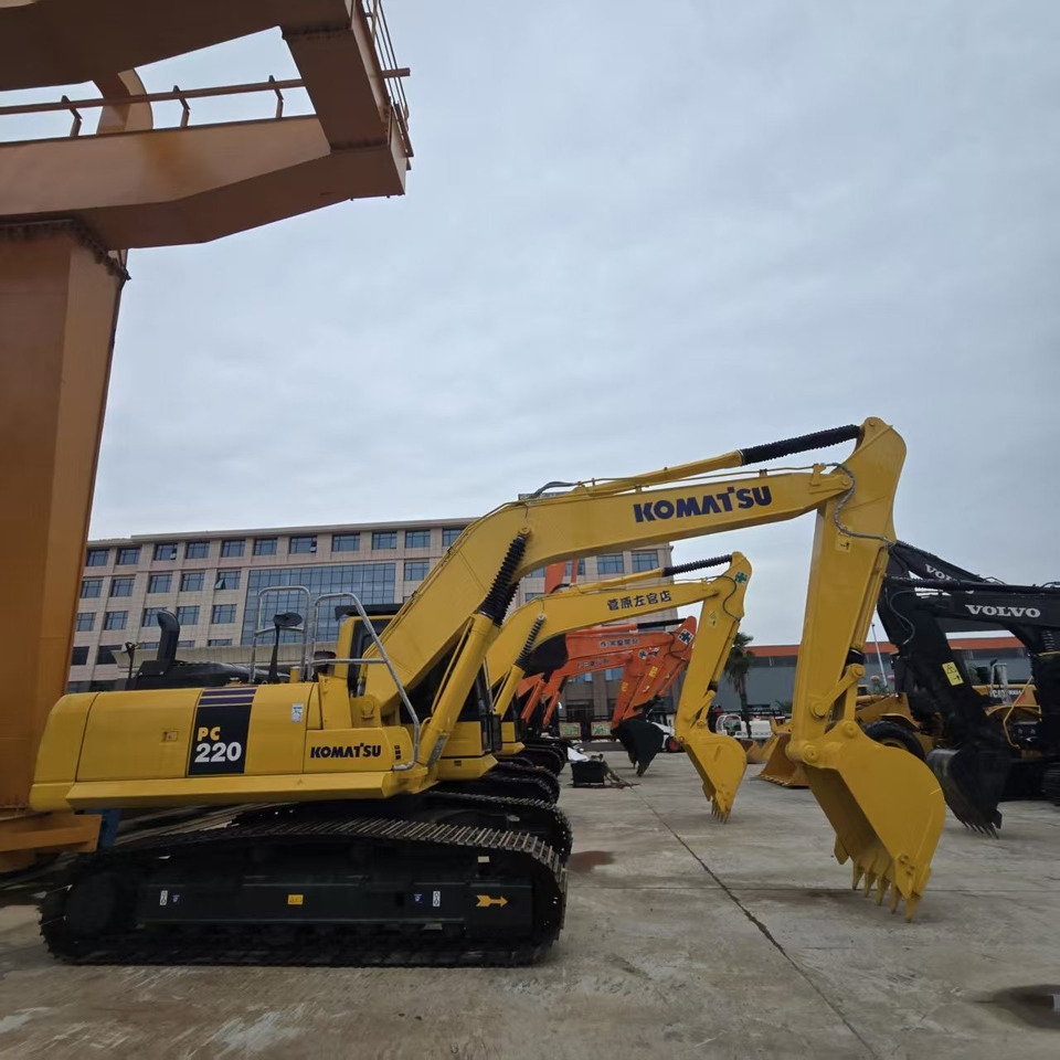 Komatsu PC220-8 - Ekskavator perayap: gambar 3 Komatsu PC220-8 - Ekskavator perayap: gambar 3