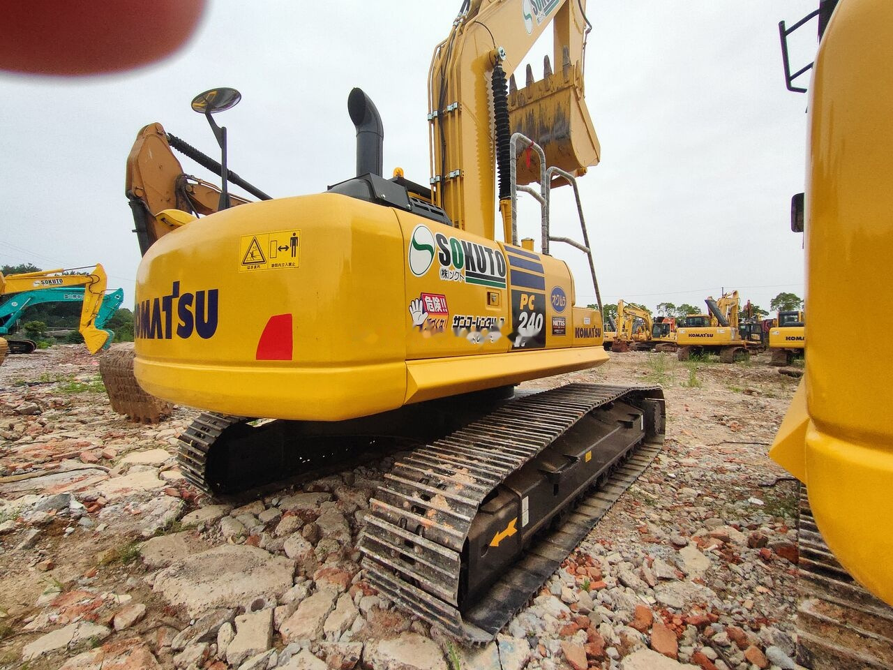 Komatsu PC240 - Ekskavator perayap: gambar 4 Komatsu PC240 - Ekskavator perayap: gambar 4