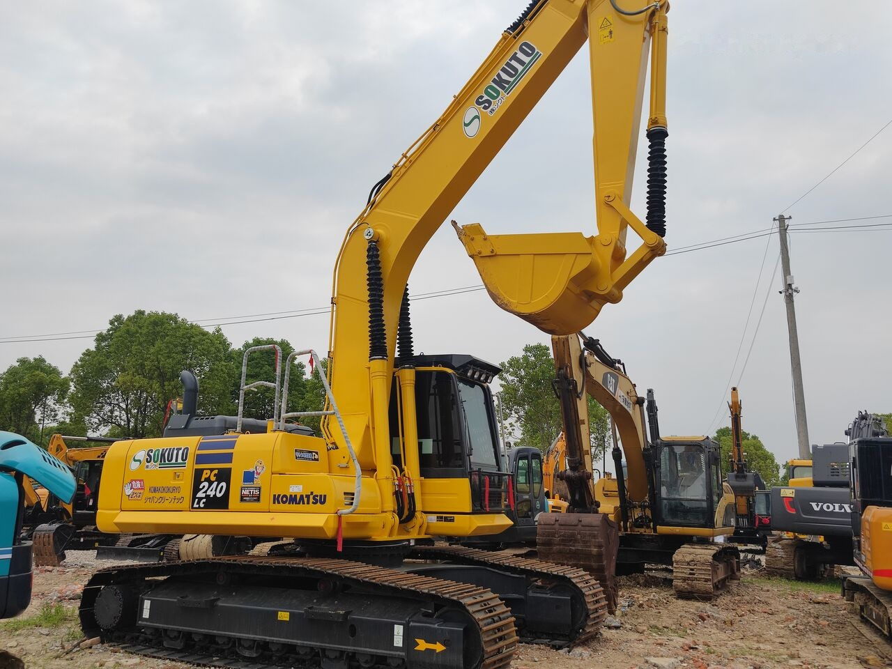 Komatsu PC240LC - Ekskavator perayap: gambar 1 Komatsu PC240LC - Ekskavator perayap: gambar 1