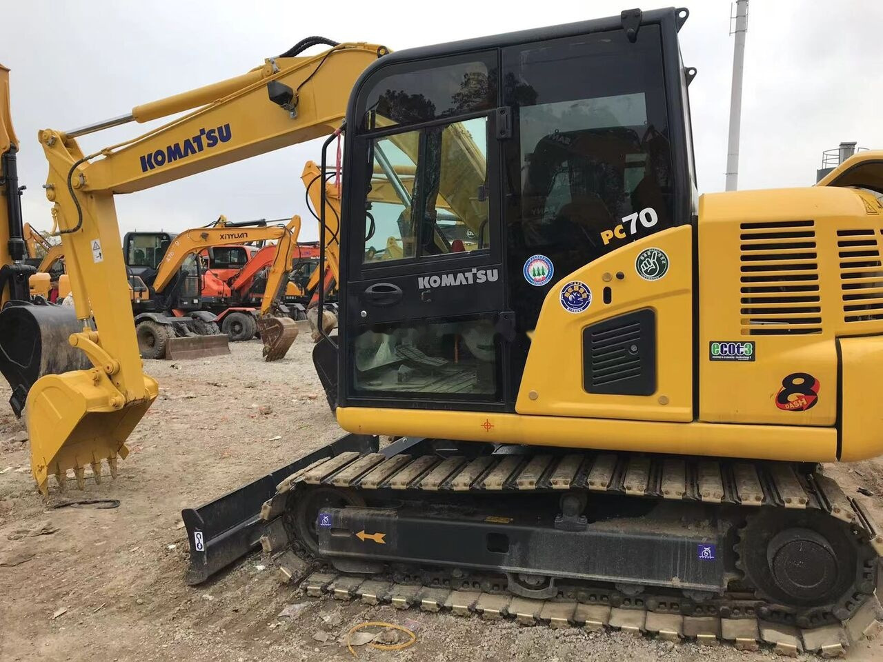 Komatsu PC70-8 - Ekskavator perayap: gambar 1 Komatsu PC70-8 - Ekskavator perayap: gambar 1