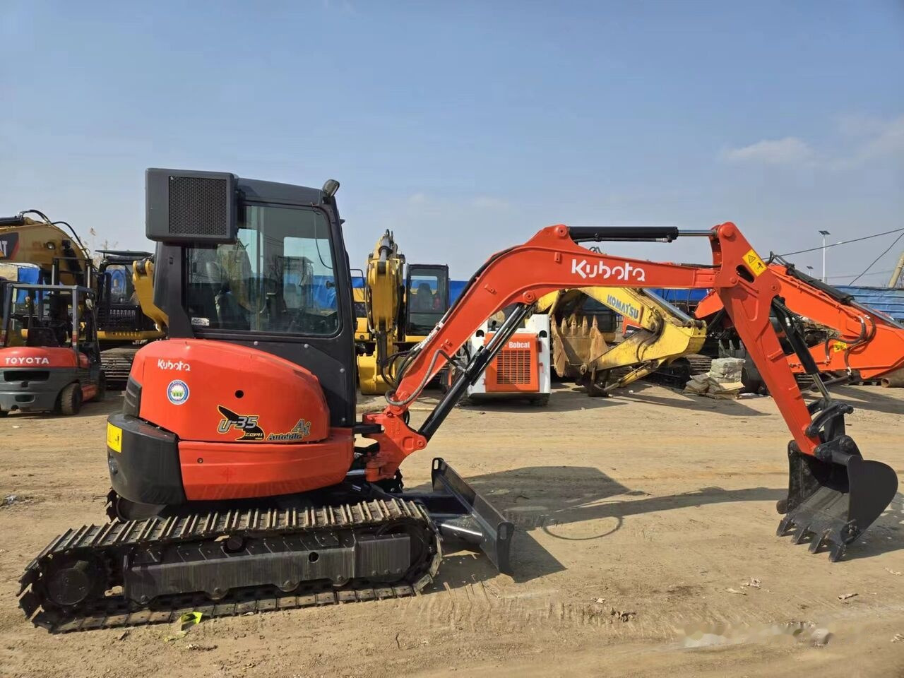 Kubota U35 - Ekskavator mini: gambar 1 Kubota U35 - Ekskavator mini: gambar 1