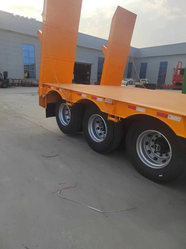 New low bed semi-tralier - Semi-trailer low bed: gambar 1 New low bed semi-tralier - Semi-trailer low bed: gambar 1