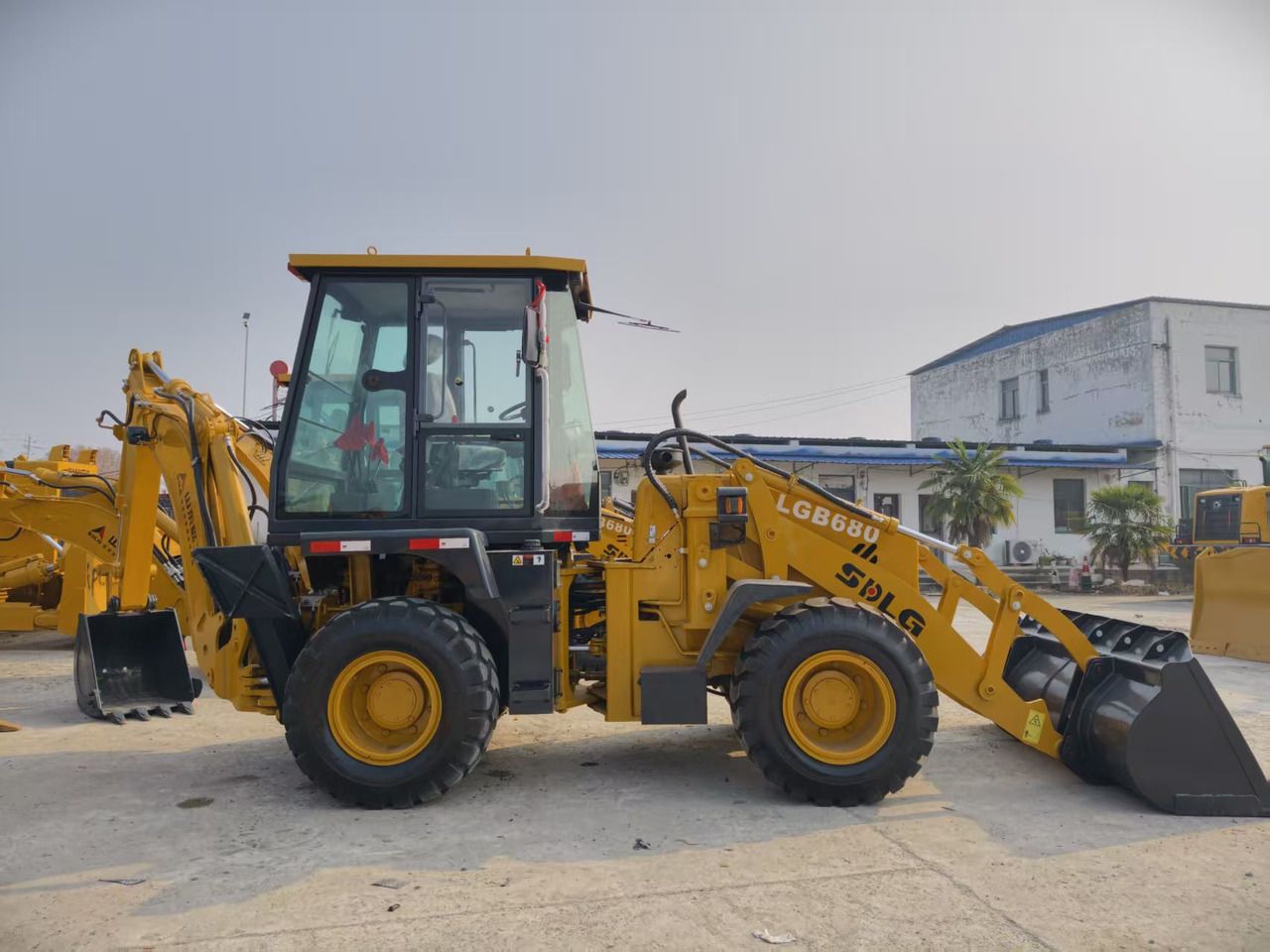 SDLG LGB680 - Backhoe loader: gambar 1 SDLG LGB680 - Backhoe loader: gambar 1
