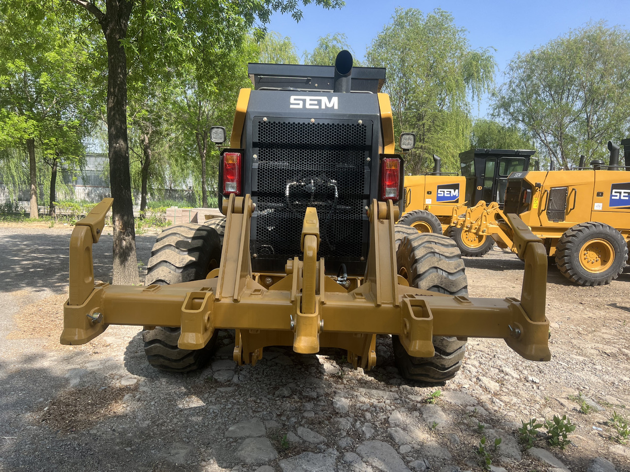 SEM SEM922F - Grader: gambar 3 SEM SEM922F - Grader: gambar 3