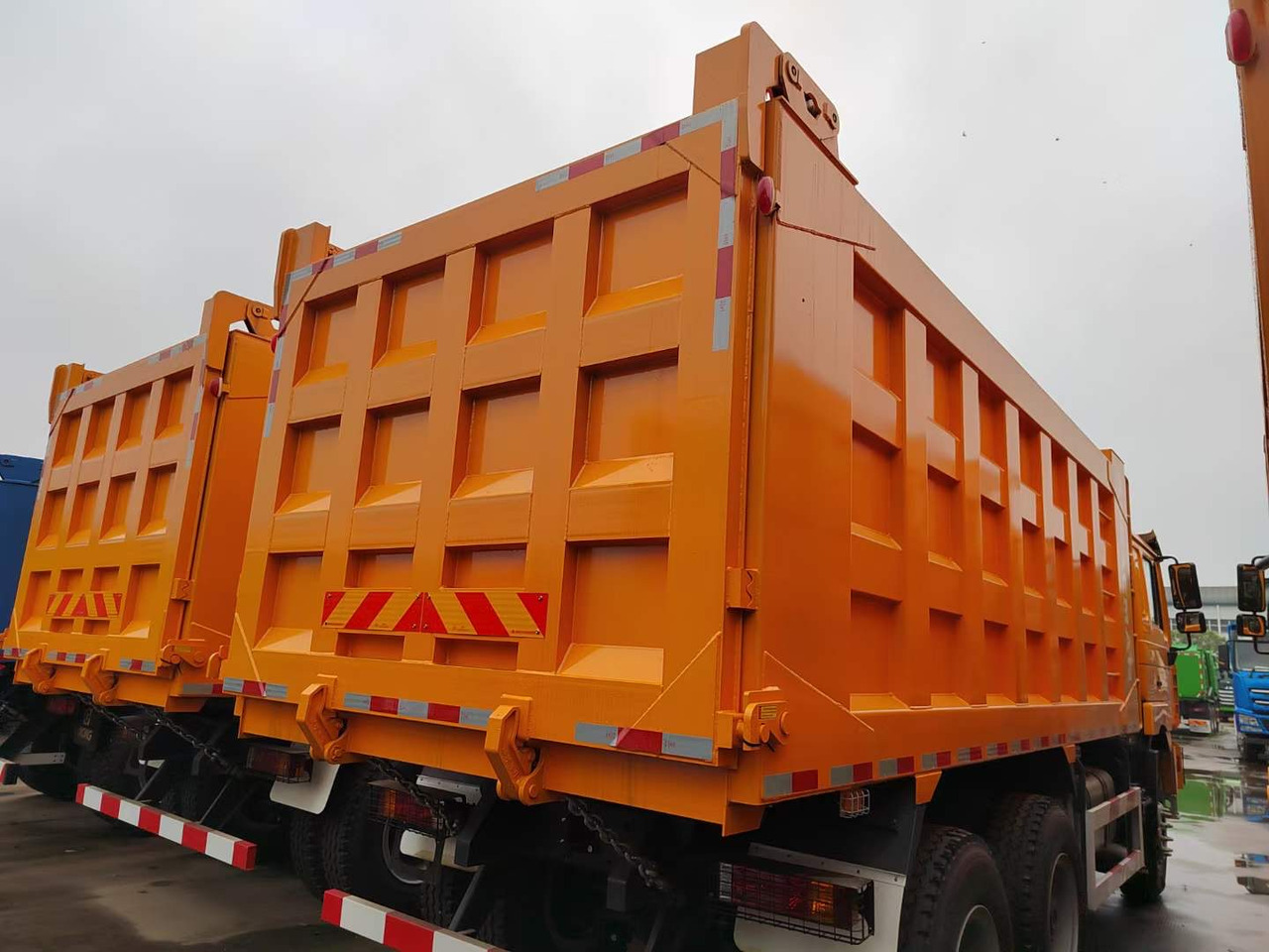 SHACMAN F3000 6x4 - Truk jungkit: gambar 5 SHACMAN F3000 6x4 - Truk jungkit: gambar 5