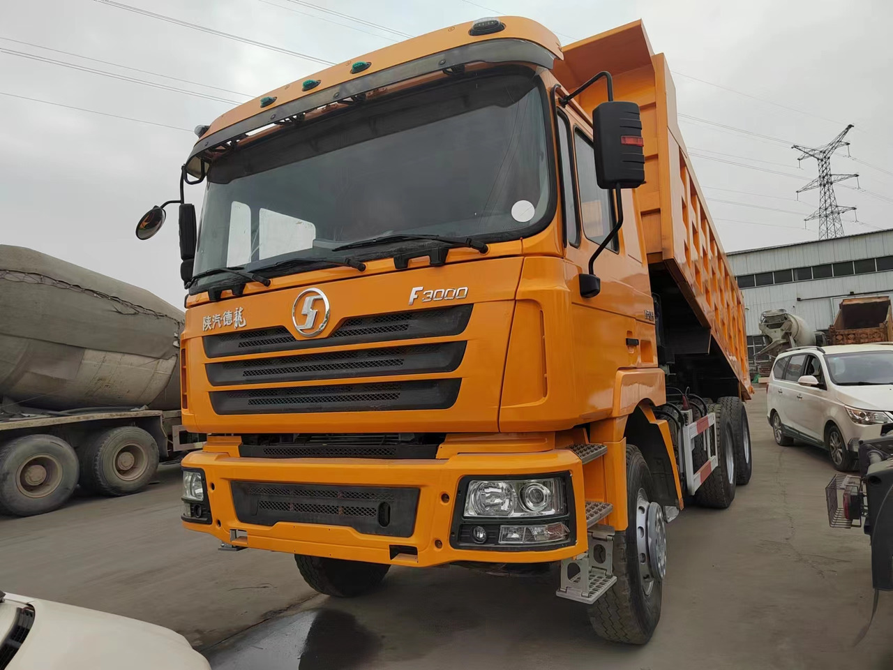 SHACMAN F3000 - Truk jungkit: gambar 1 SHACMAN F3000 - Truk jungkit: gambar 1